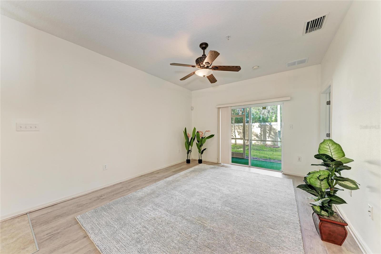Image 8 of 37 For 3823 Parkridge Circle 1-101