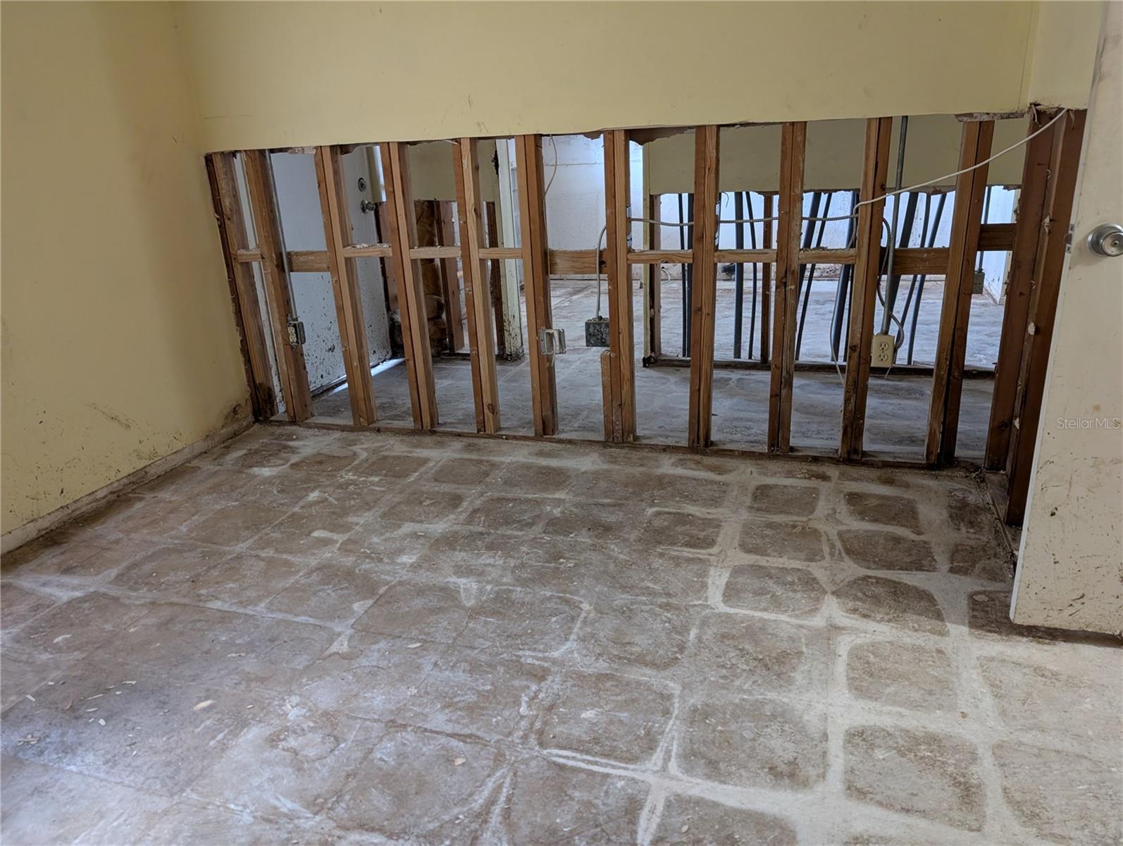 Image 10 of 18 For 3074 Lake Bayshore Drive O-120