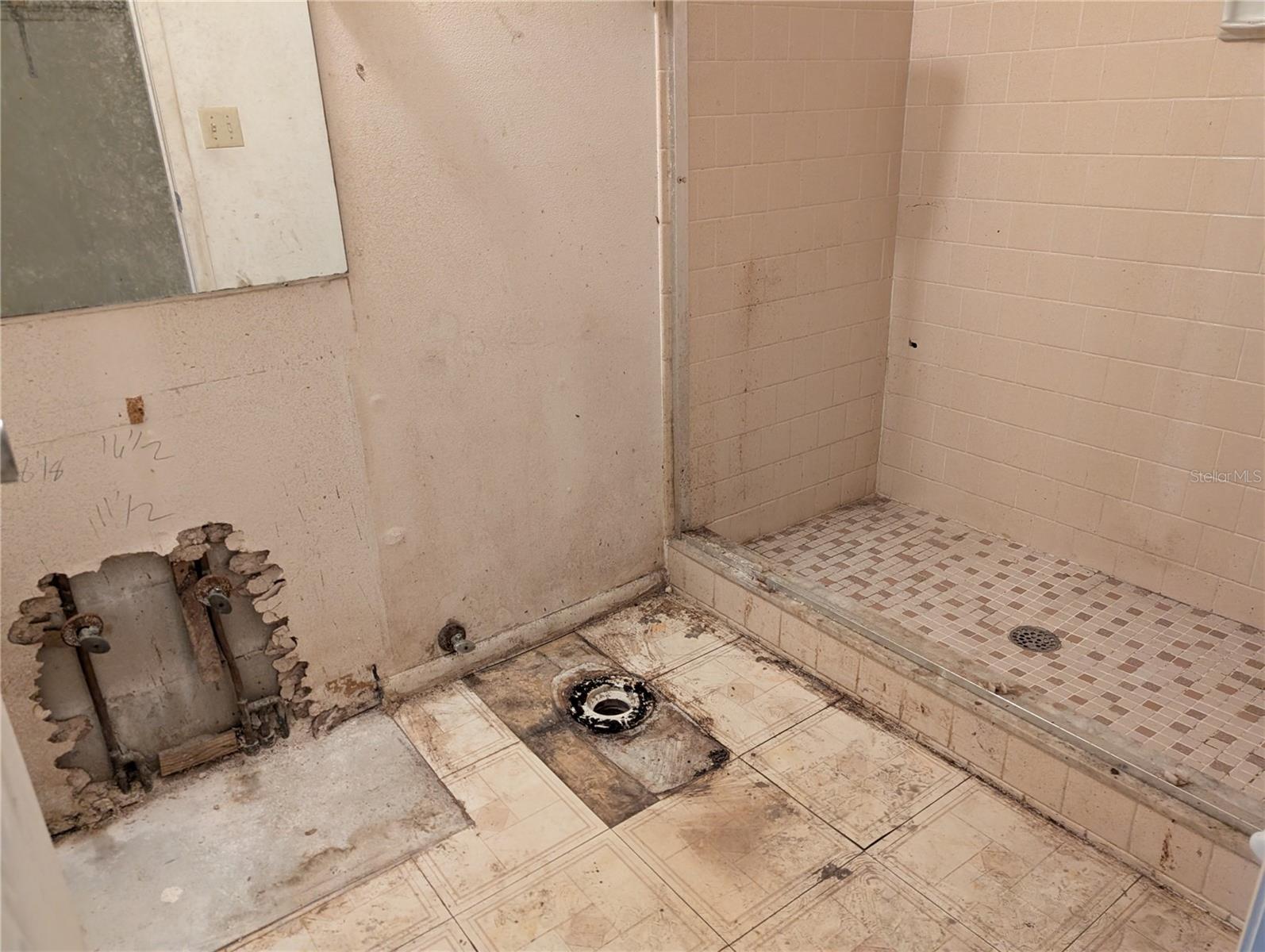 Image 11 of 18 For 3074 Lake Bayshore Drive O-120