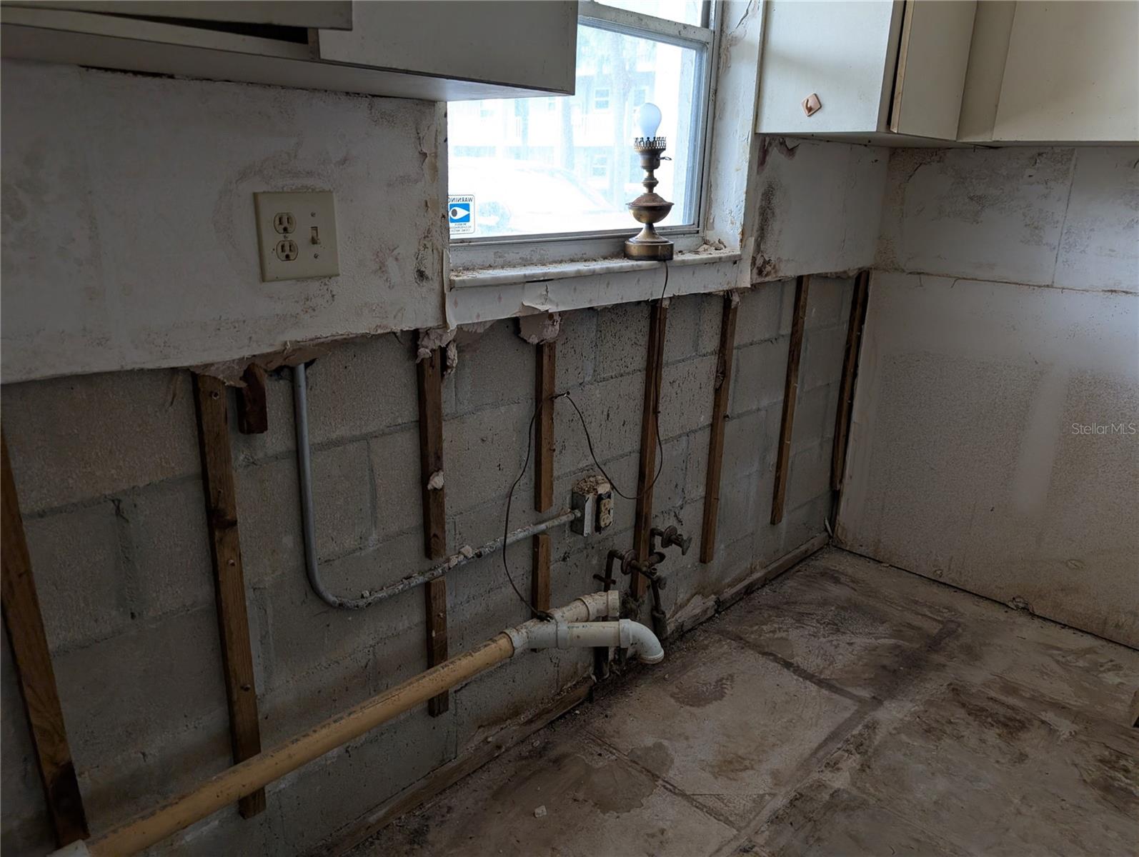 Image 2 of 18 For 3074 Lake Bayshore Drive O-120