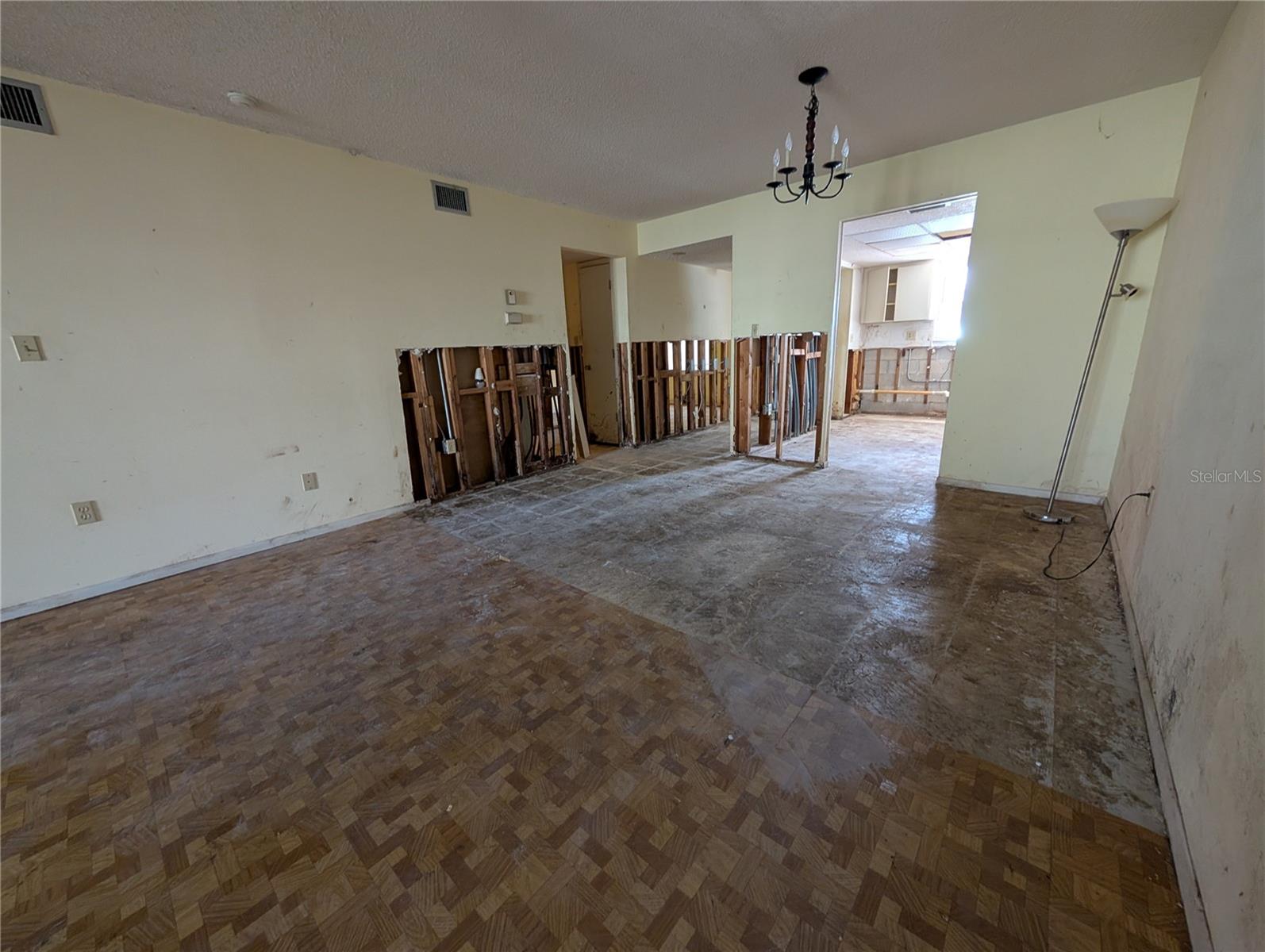 Image 5 of 18 For 3074 Lake Bayshore Drive O-120