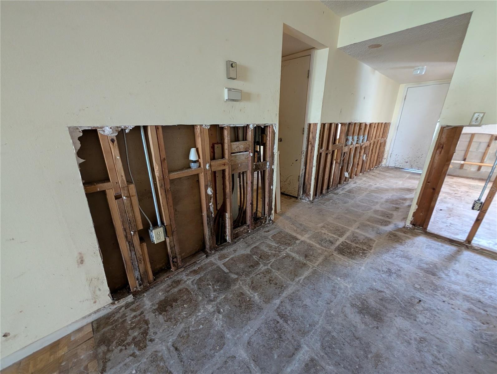 Image 6 of 18 For 3074 Lake Bayshore Drive O-120