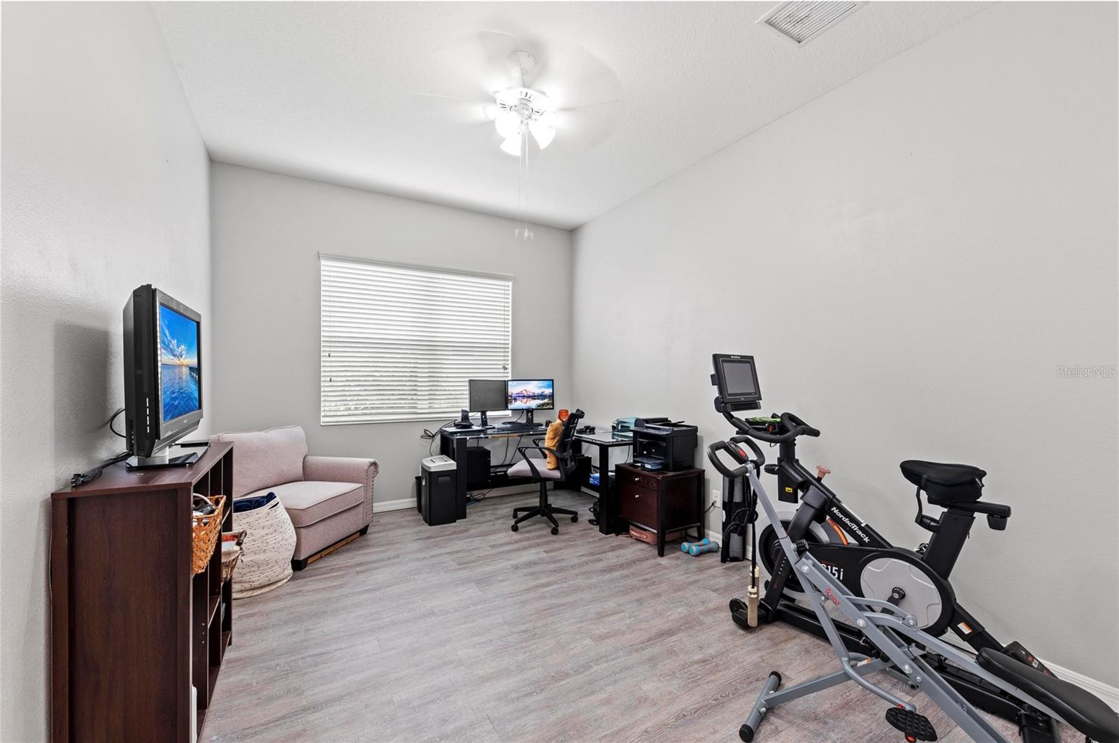 Image 46 of 81 For 4654 Claremont Park Drive