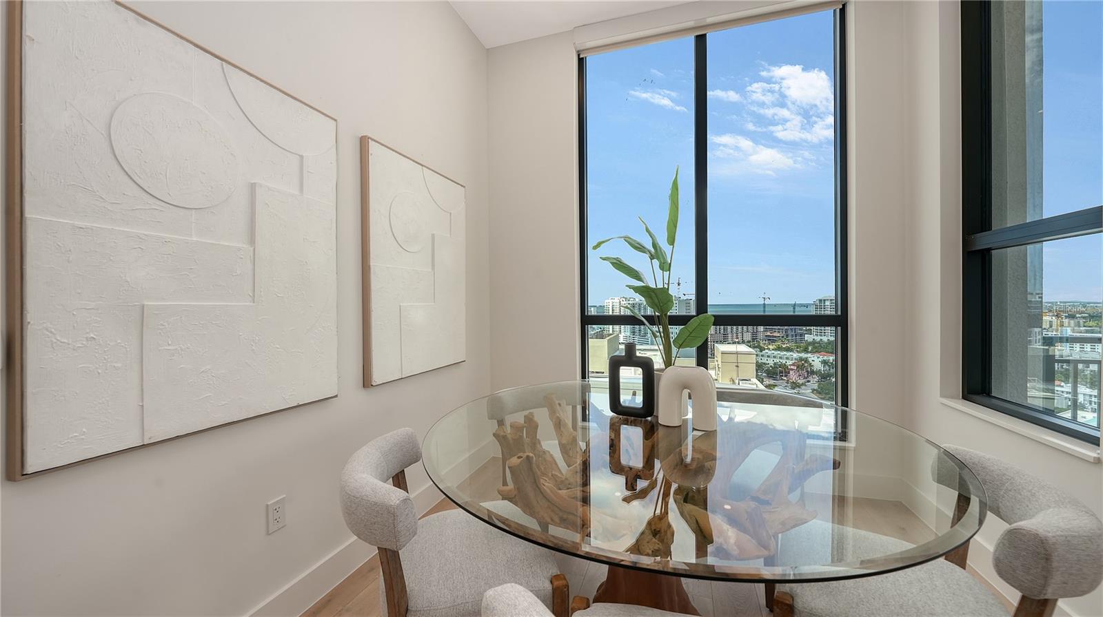 Image 12 of 44 For 33 Palm Avenue 1702