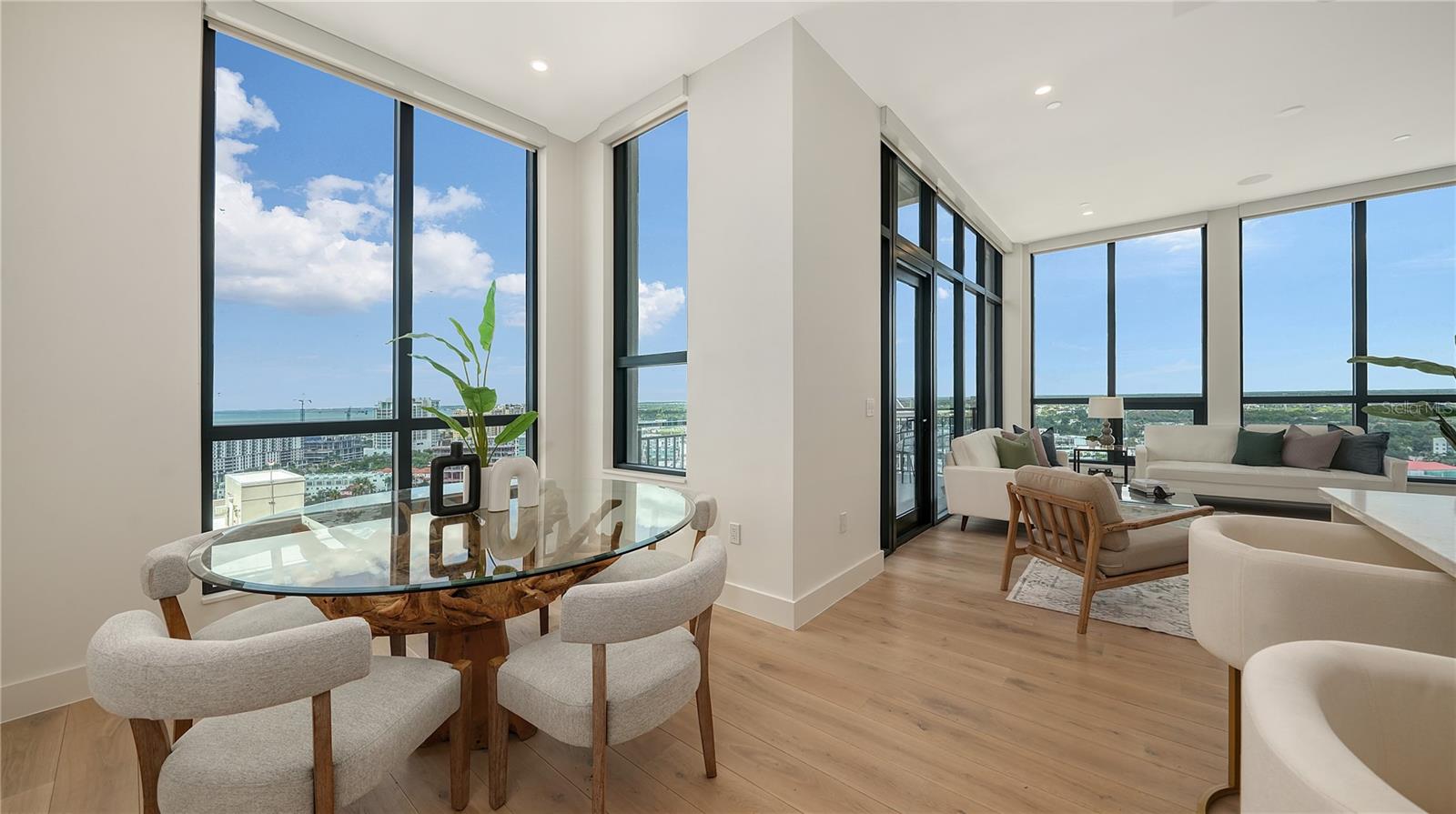 Image 13 of 44 For 33 Palm Avenue 1702