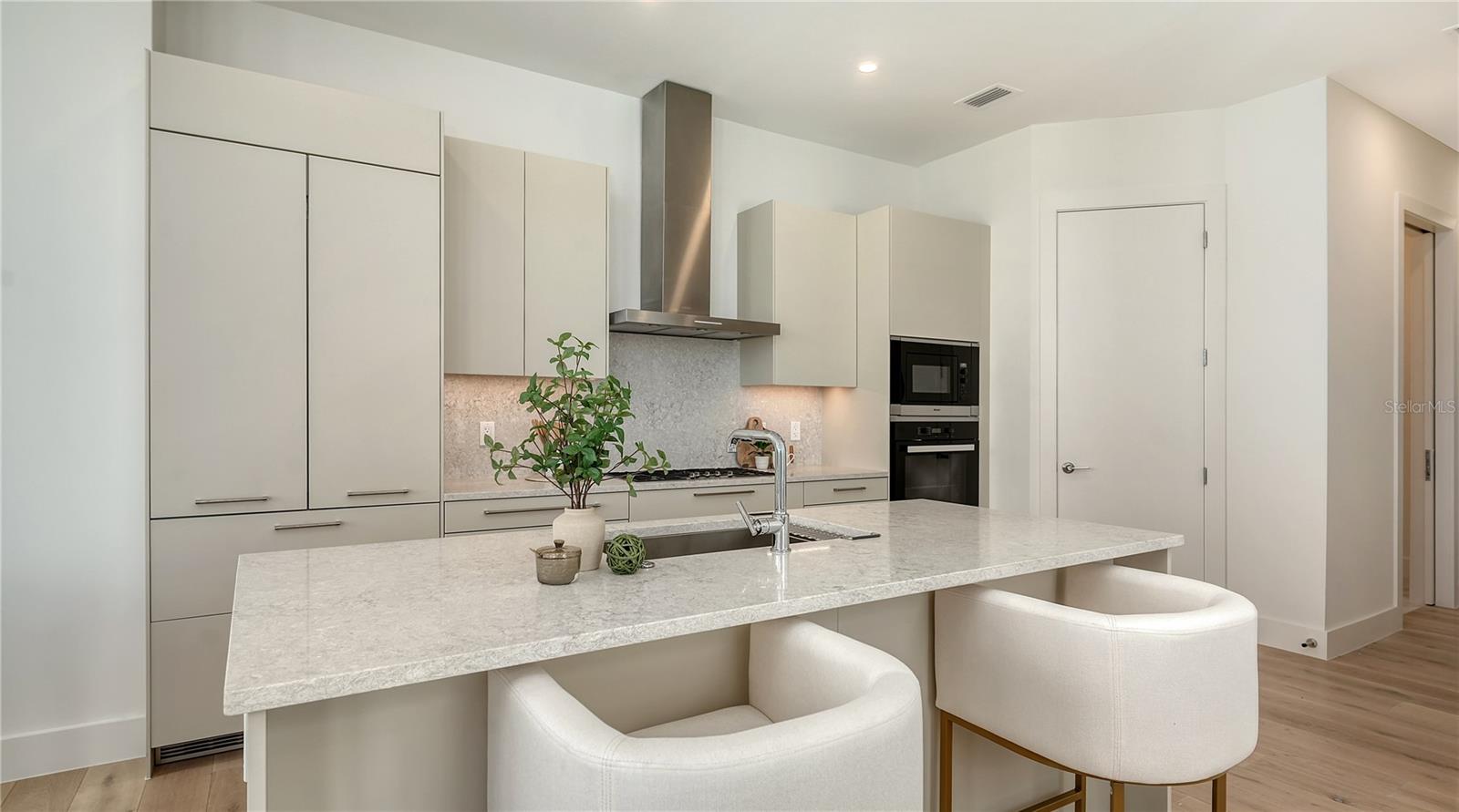 Image 14 of 44 For 33 Palm Avenue 1702