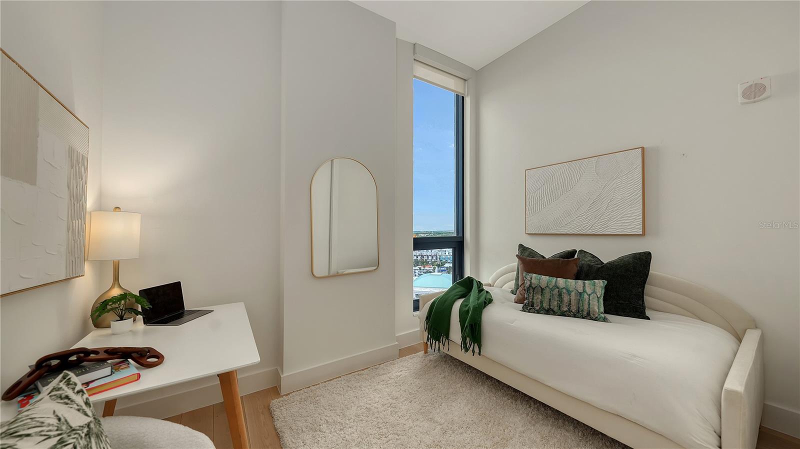 Image 18 of 44 For 33 Palm Avenue 1702