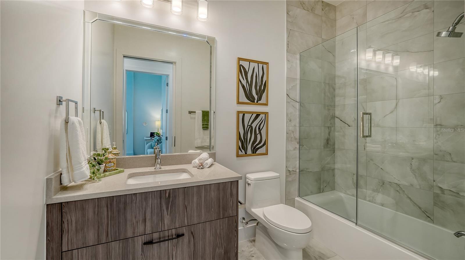 Image 19 of 44 For 33 Palm Avenue 1702