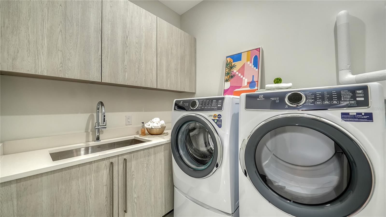 Image 20 of 44 For 33 Palm Avenue 1702