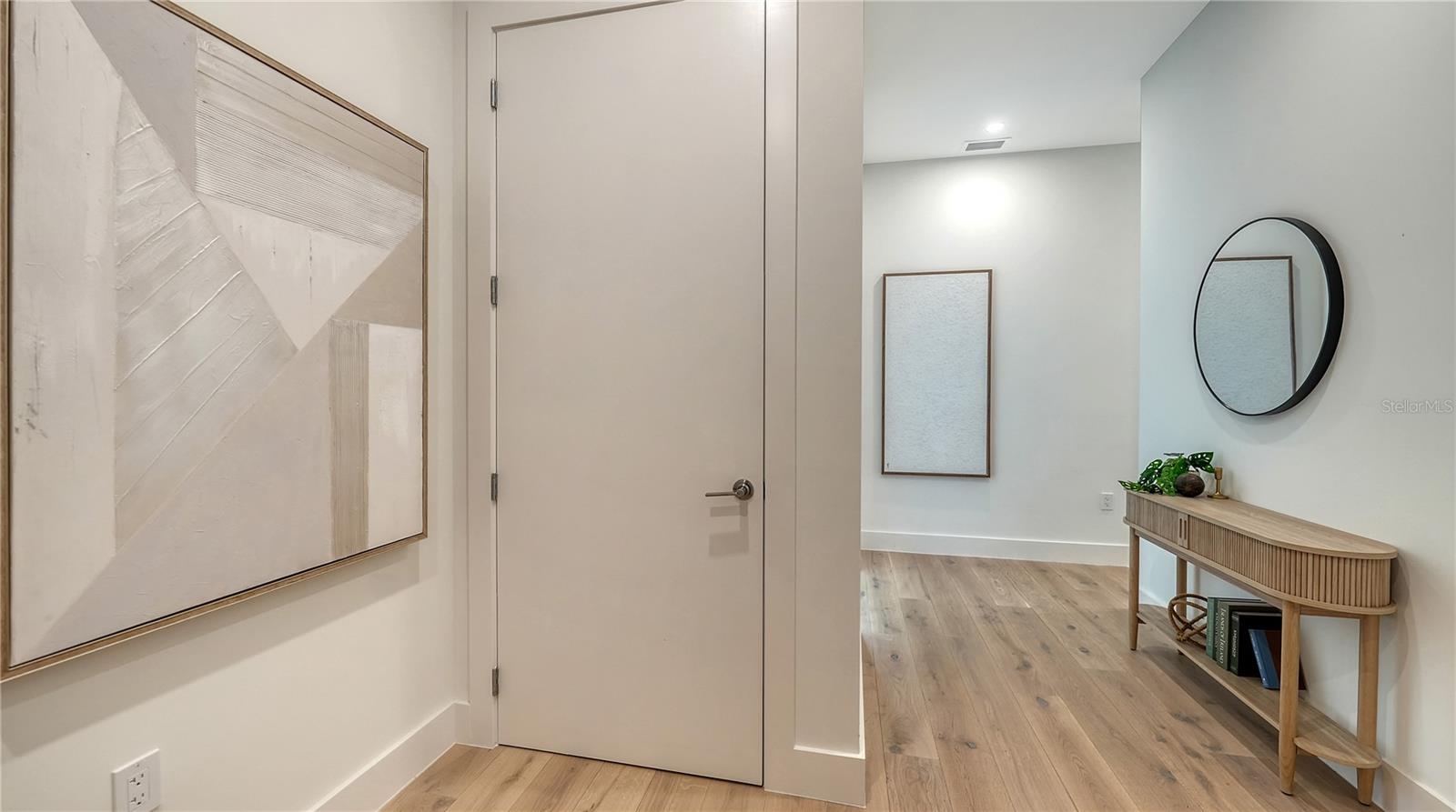 Image 21 of 44 For 33 Palm Avenue 1702