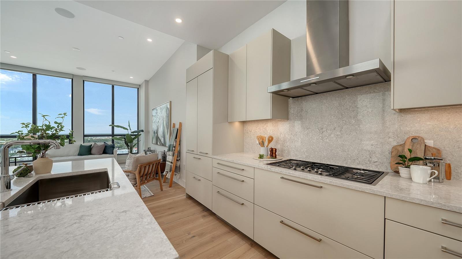 Image 7 of 44 For 33 Palm Avenue 1702