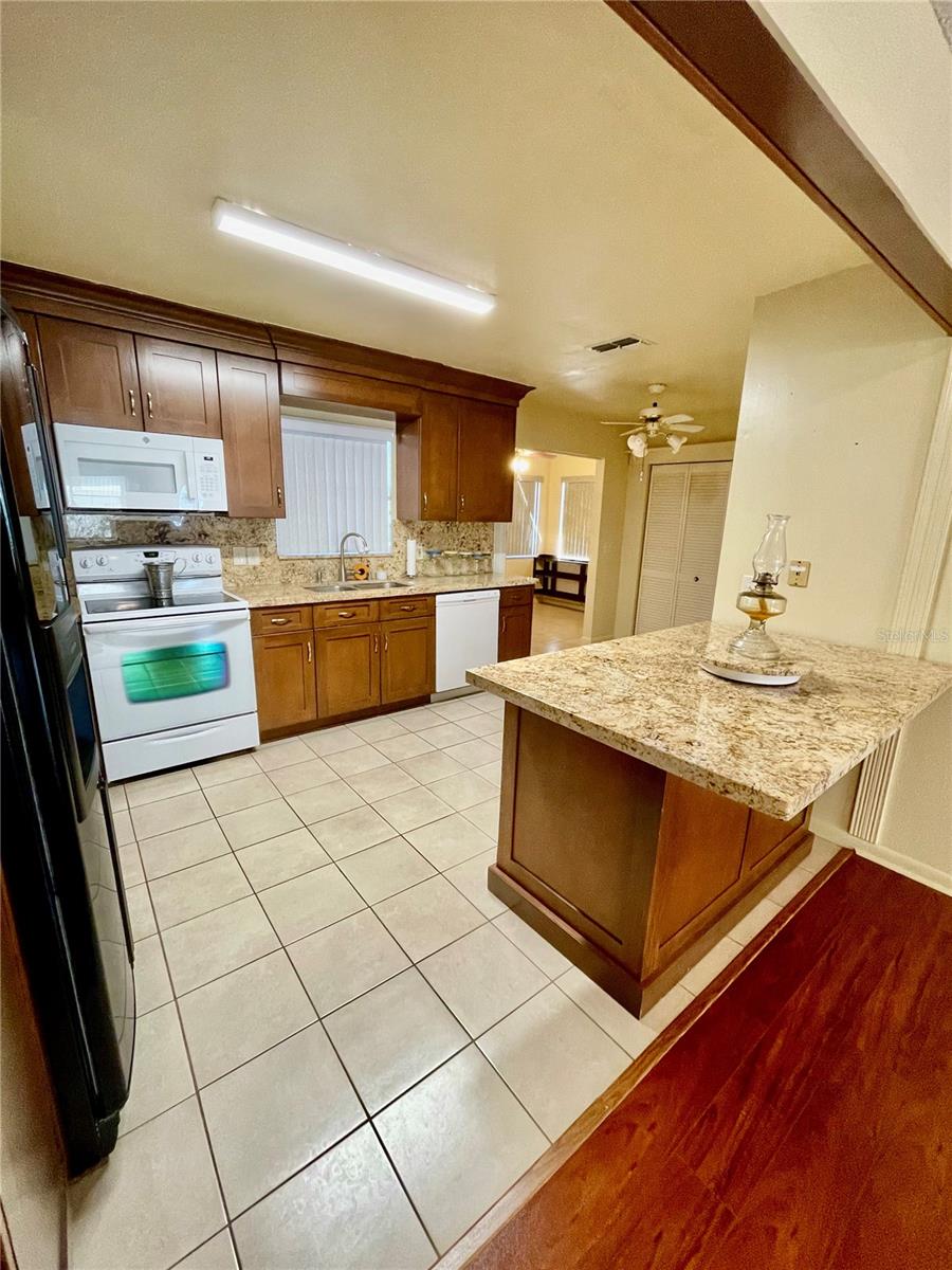 Image 13 of 59 For 1690 Colonnades Circle N