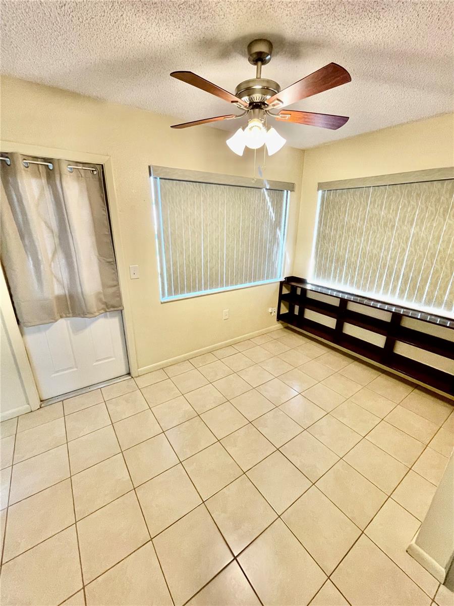 Image 16 of 59 For 1690 Colonnades Circle N