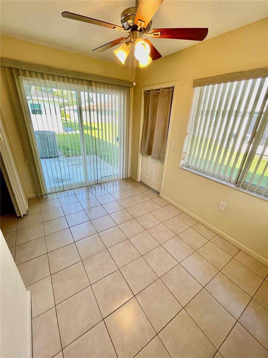 Image 17 of 59 For 1690 Colonnades Circle N