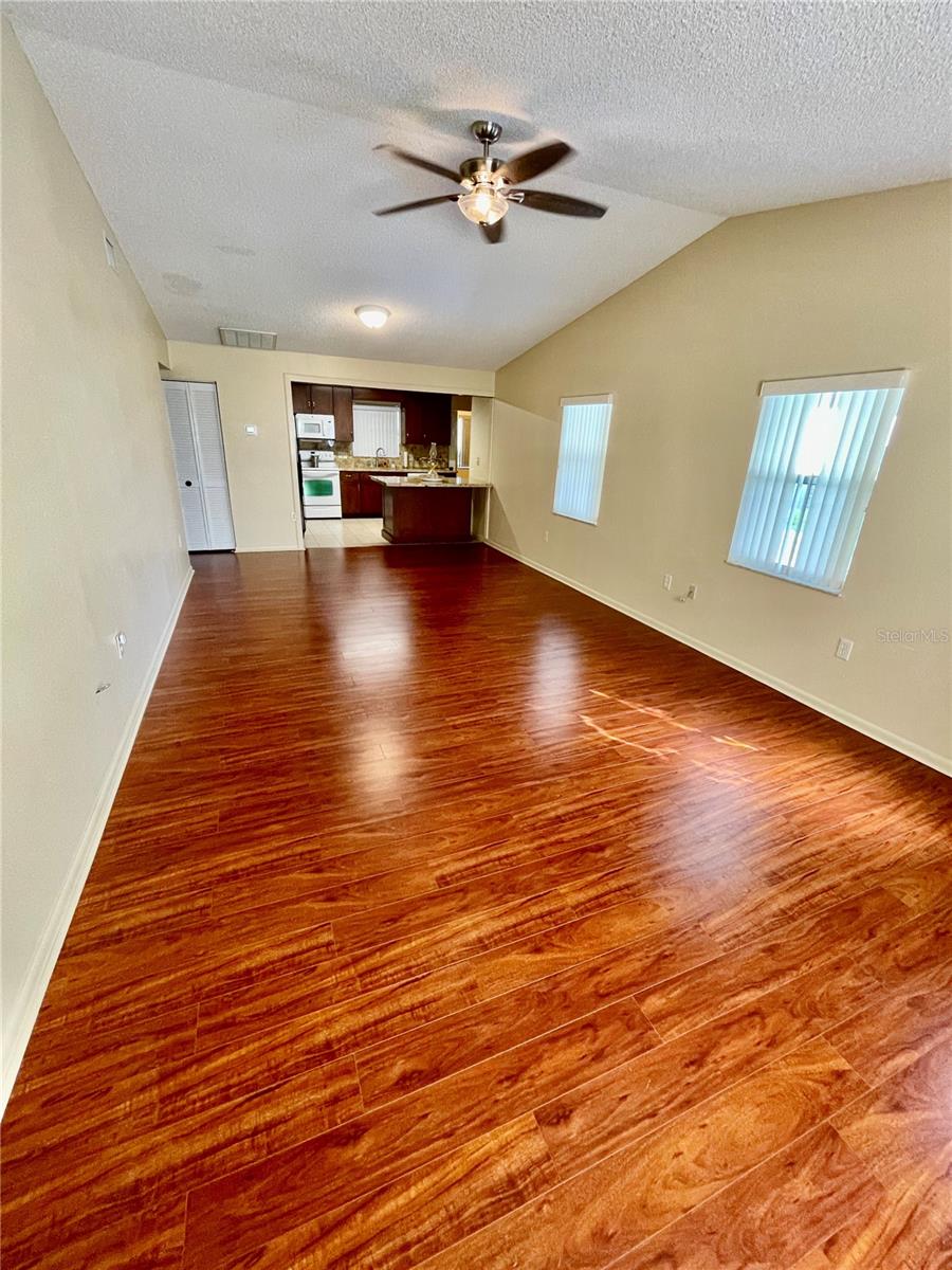 Image 18 of 59 For 1690 Colonnades Circle N