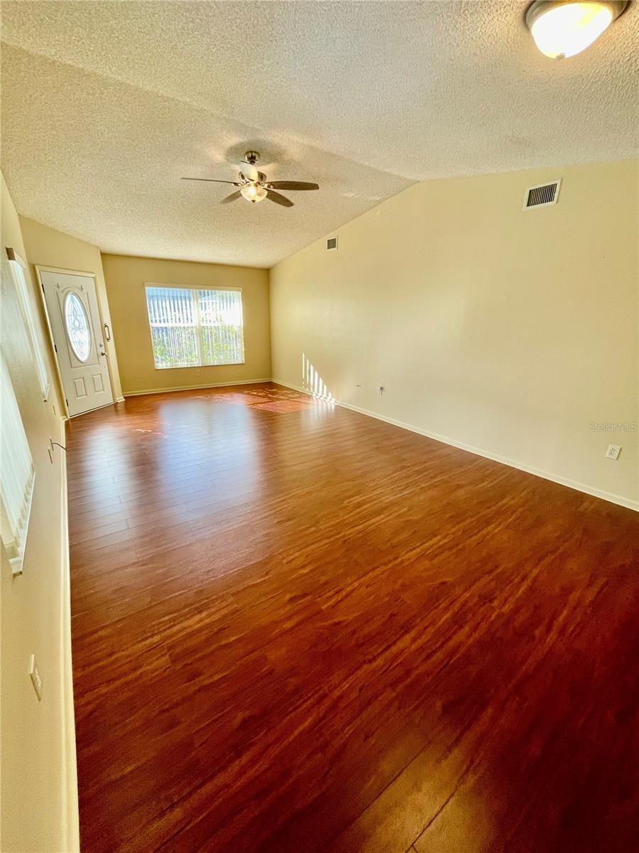 Image 19 of 59 For 1690 Colonnades Circle N