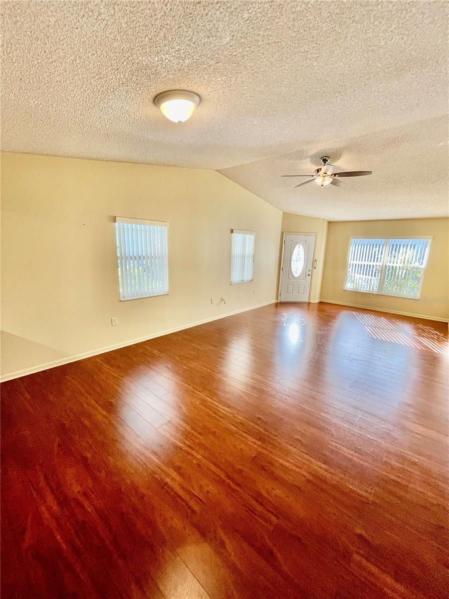 Image 20 of 59 For 1690 Colonnades Circle N