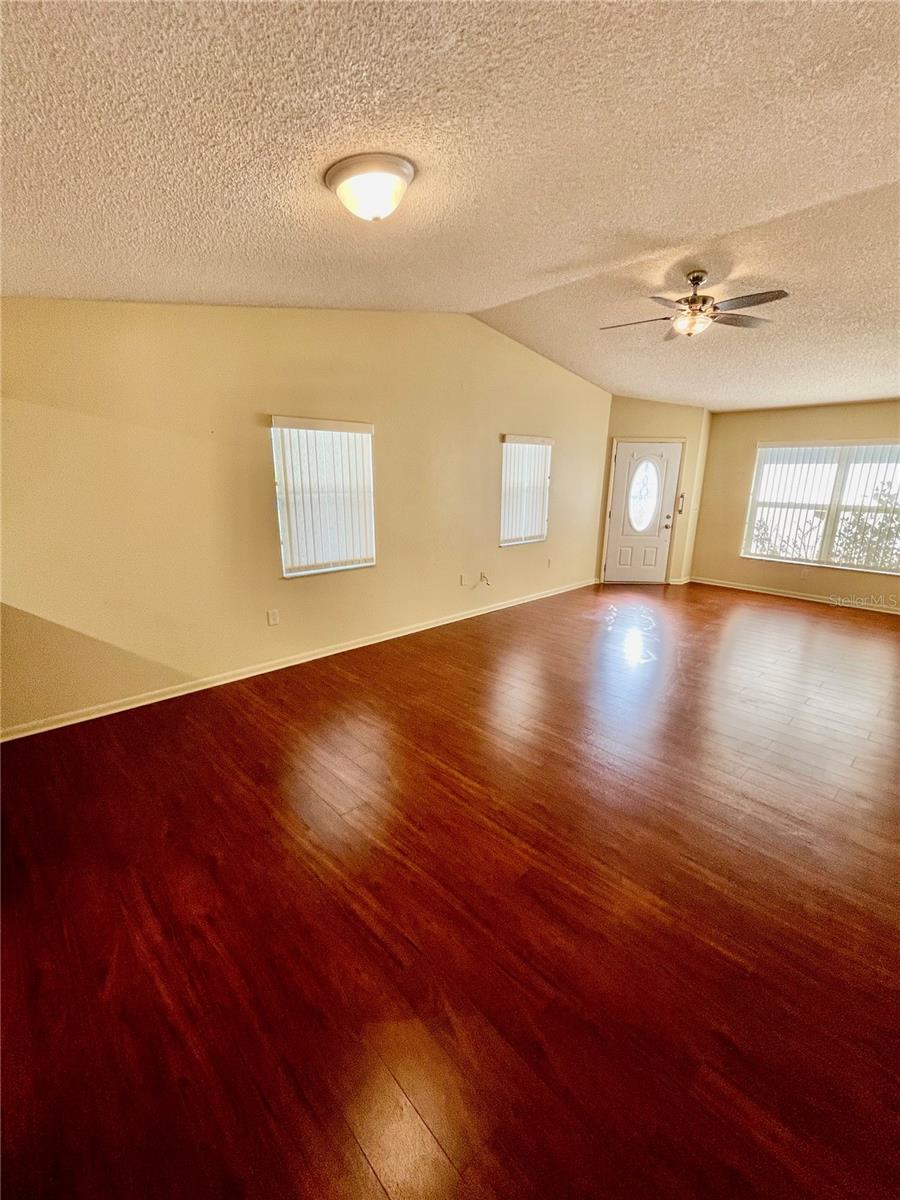 Image 21 of 59 For 1690 Colonnades Circle N