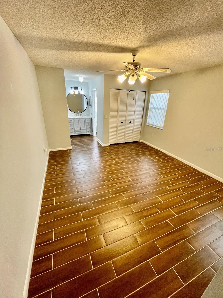 Image 24 of 59 For 1690 Colonnades Circle N