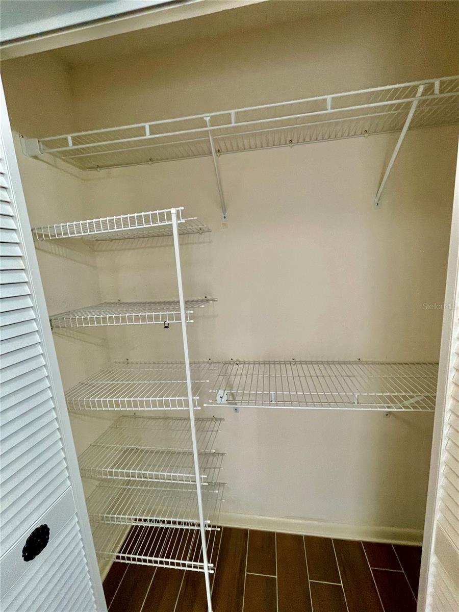 Image 25 of 59 For 1690 Colonnades Circle N