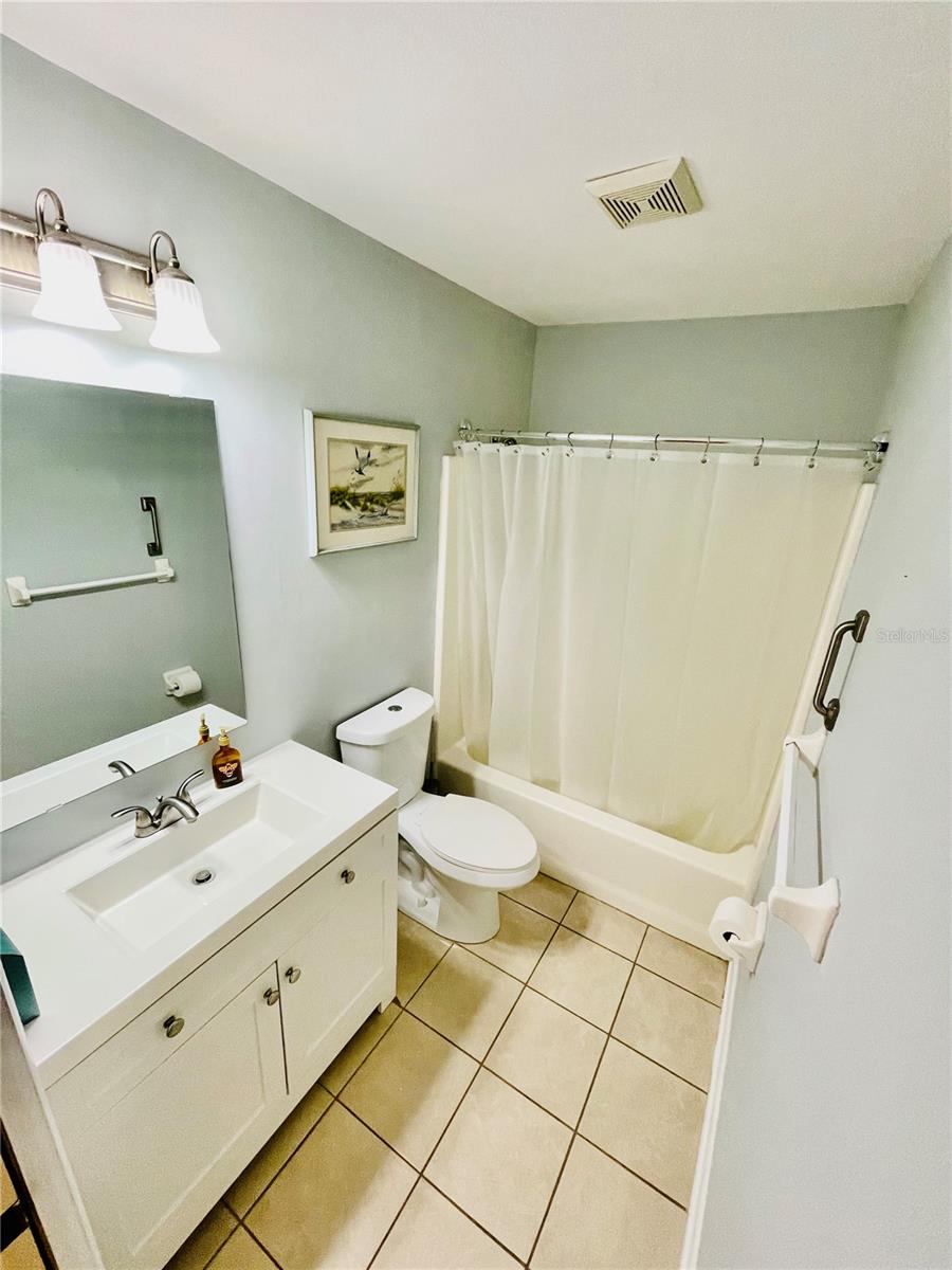 Image 32 of 59 For 1690 Colonnades Circle N