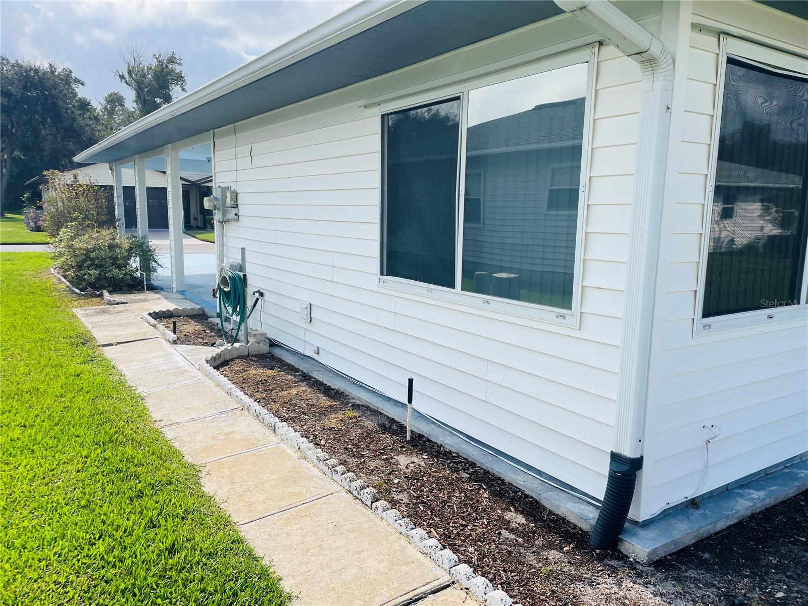 Image 8 of 59 For 1690 Colonnades Circle N