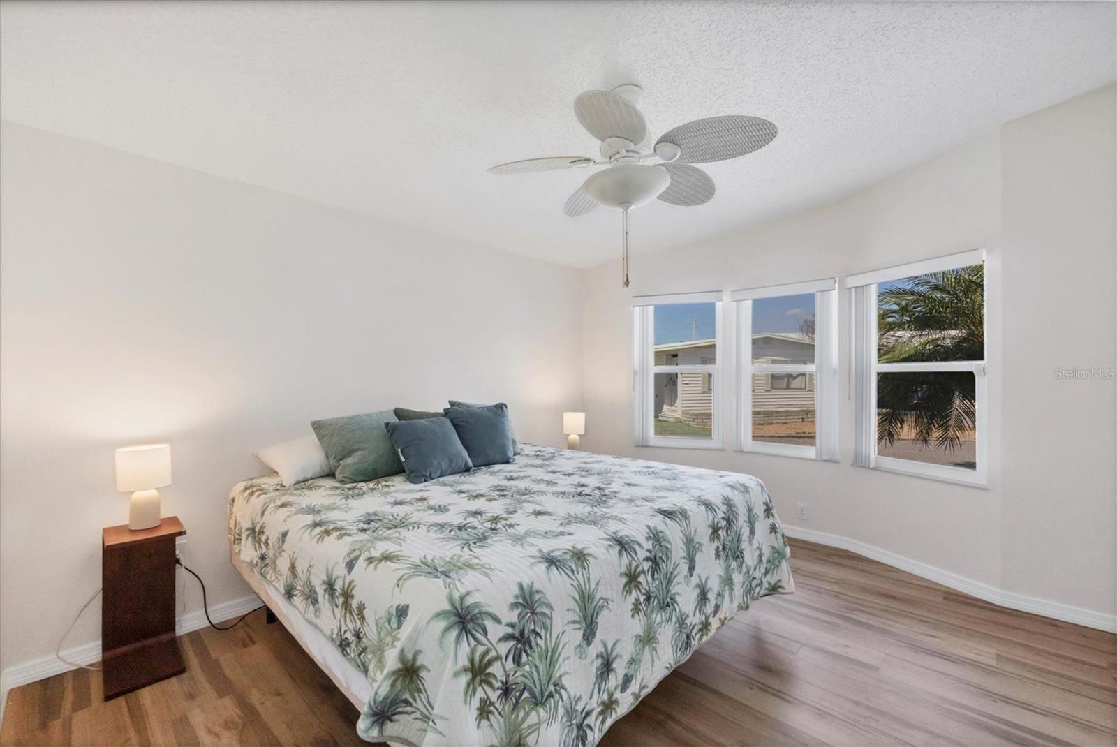 Image 18 of 50 For 1918 Indiana Avenue