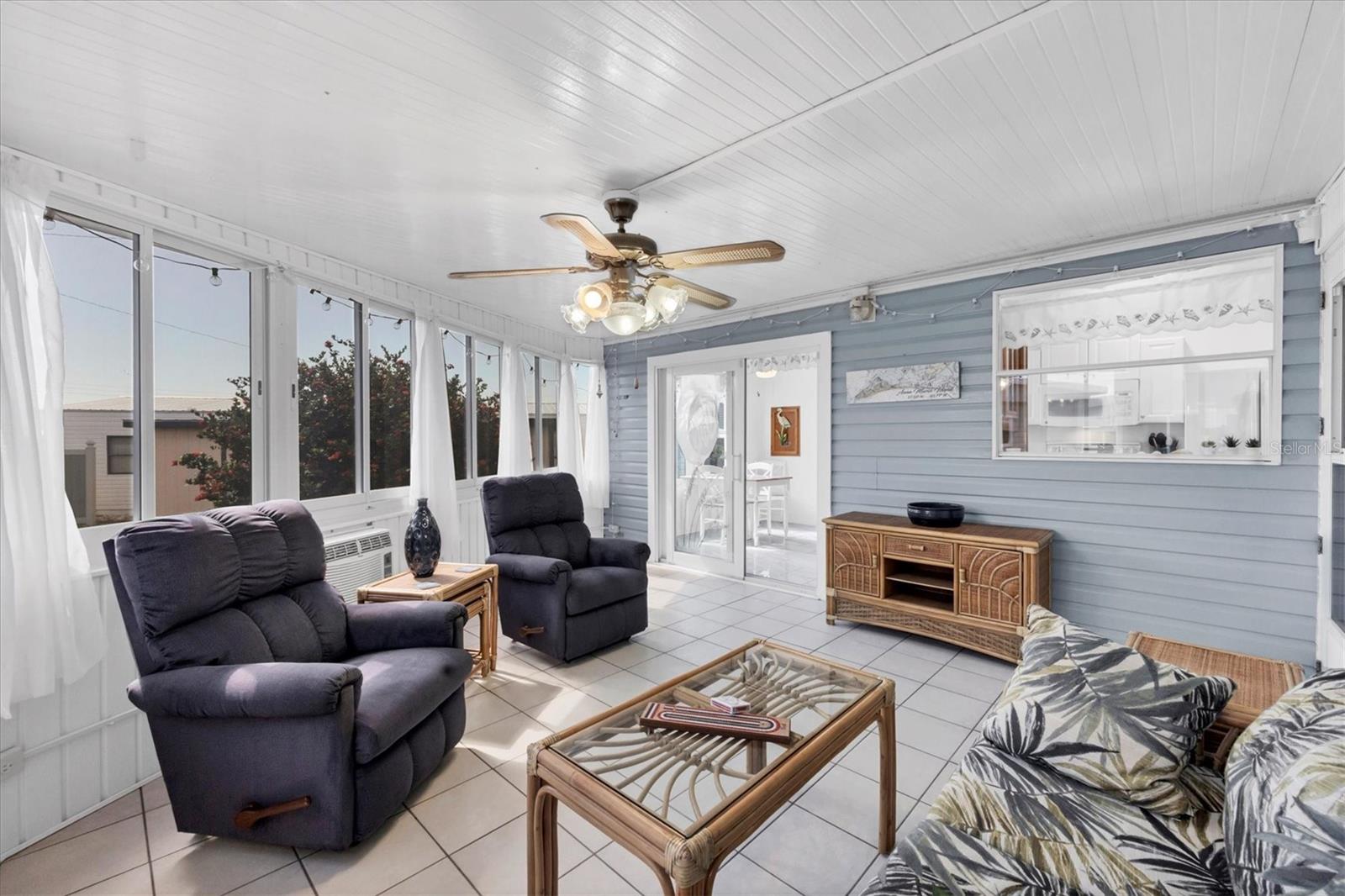 Image 25 of 50 For 1918 Indiana Avenue