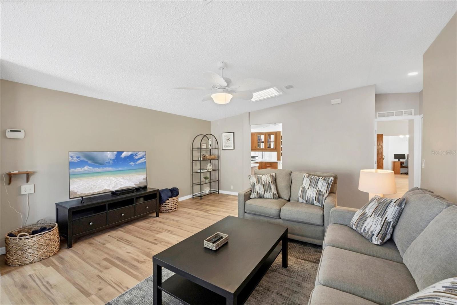 Image 5 of 50 For 1918 Indiana Avenue