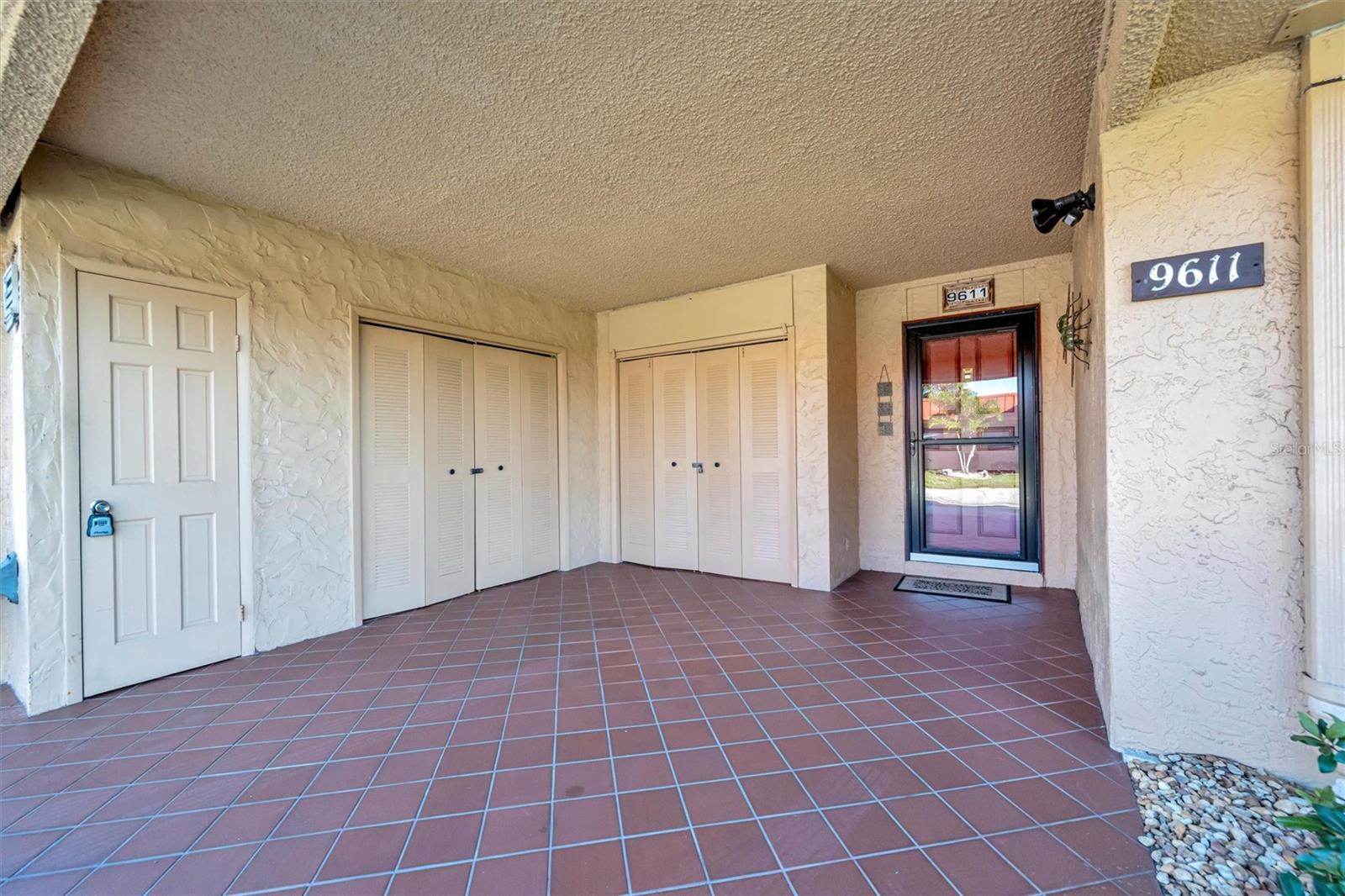 Image 11 of 51 For 9611 Valencia Cove