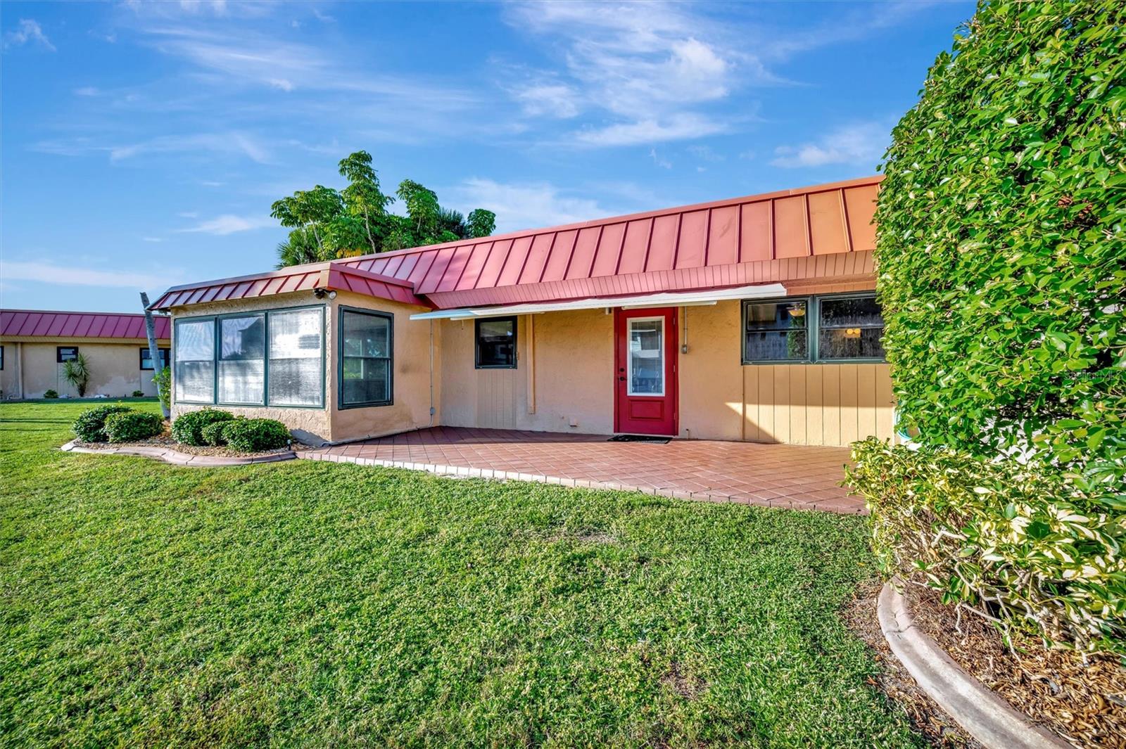 Image 5 of 51 For 9611 Valencia Cove