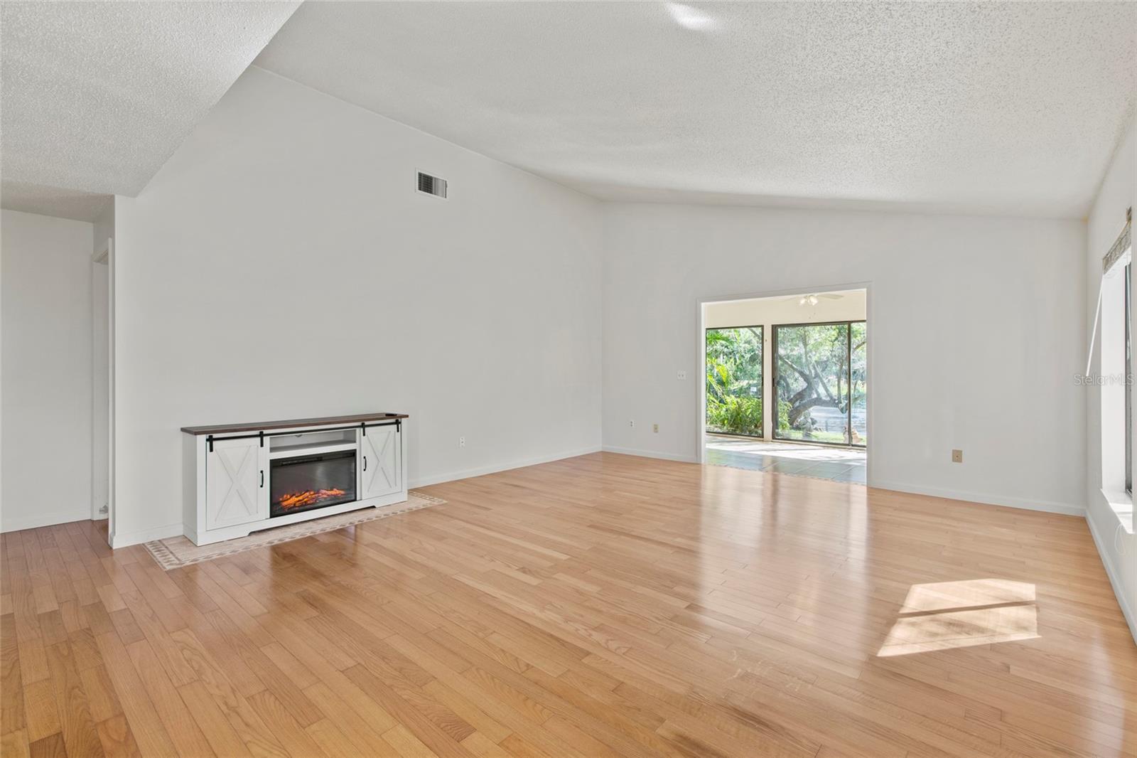 Image 13 of 32 For 3703 Quail Hollow Place