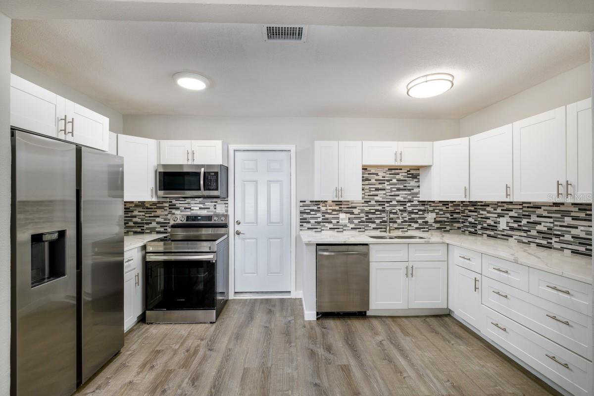 Image 11 of 29 For 3936 Neptune Drive Se