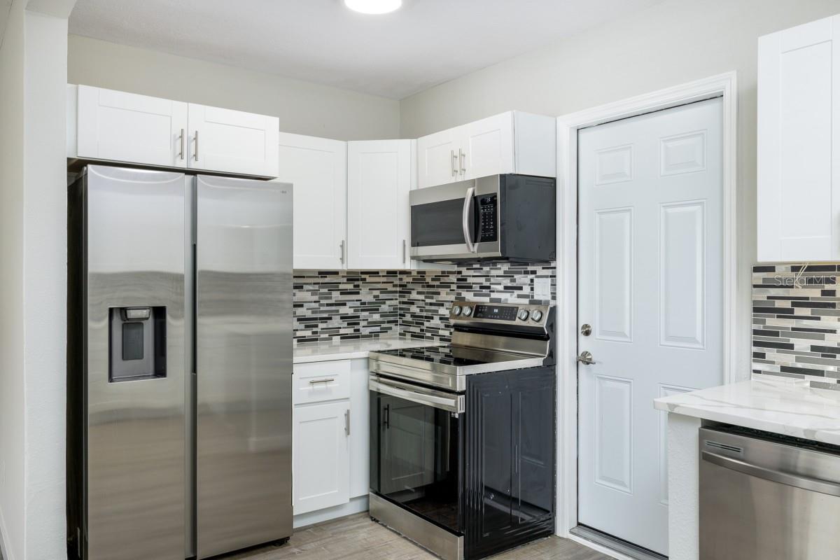 Image 12 of 29 For 3936 Neptune Drive Se