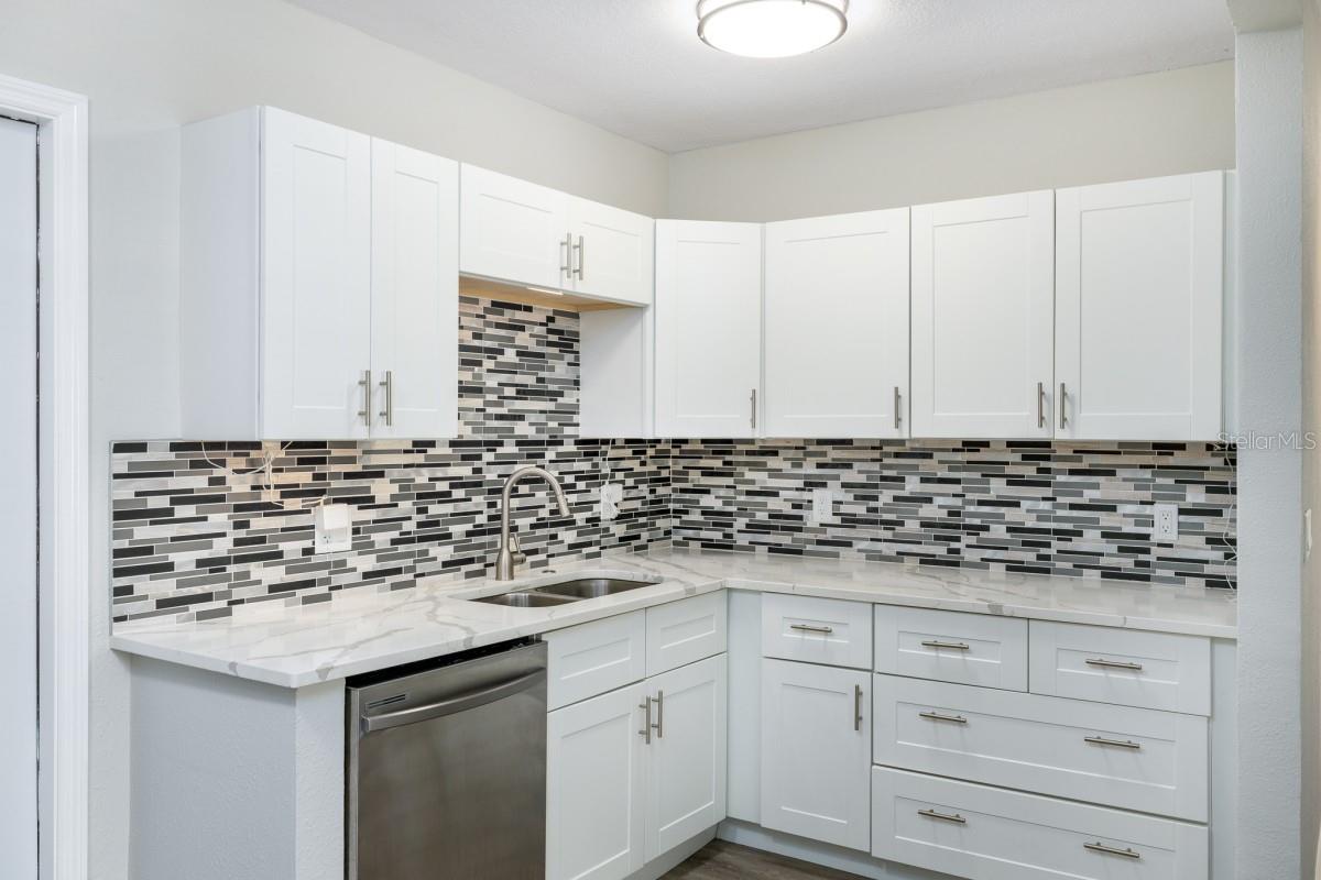 Image 13 of 29 For 3936 Neptune Drive Se