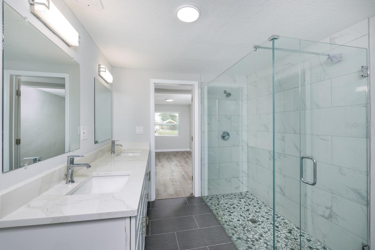 Image 14 of 29 For 3936 Neptune Drive Se