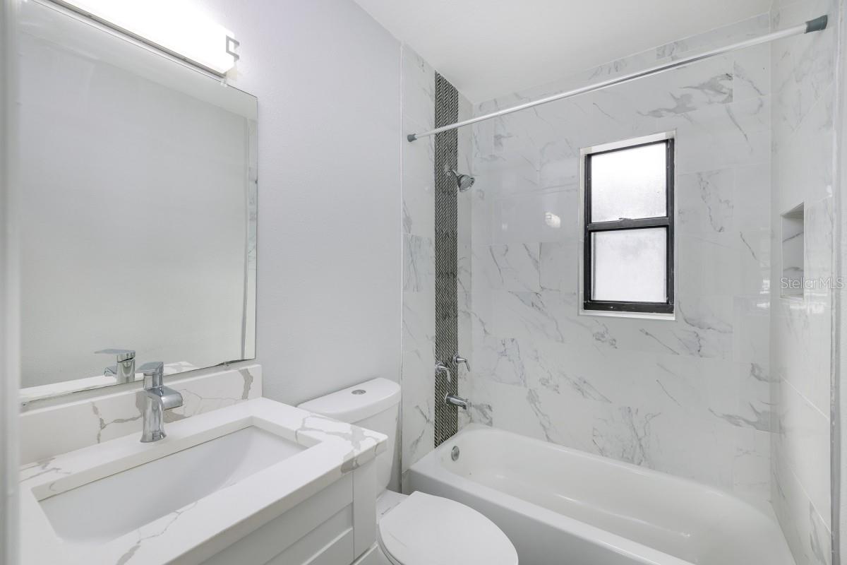 Image 16 of 29 For 3936 Neptune Drive Se