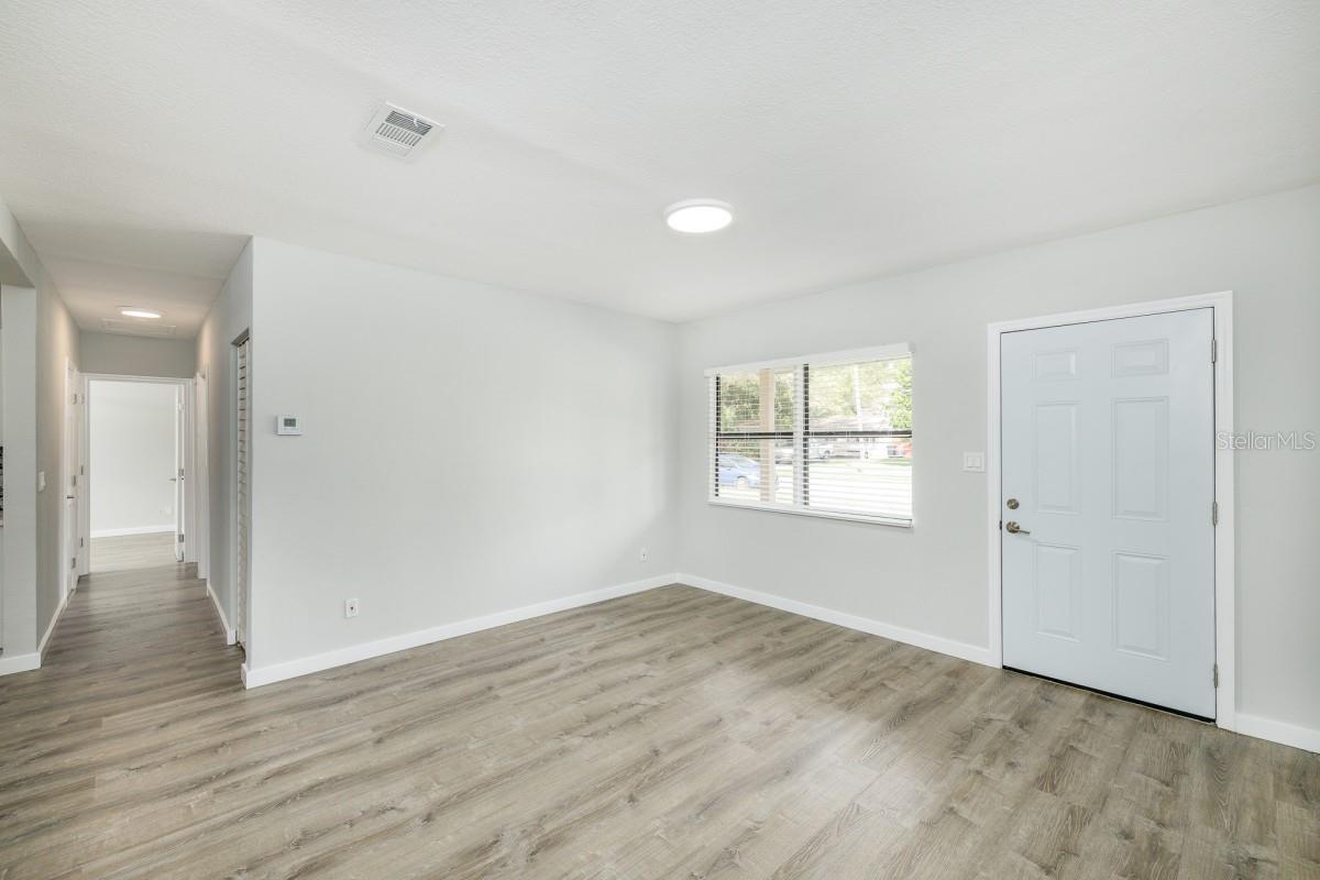 Image 17 of 29 For 3936 Neptune Drive Se