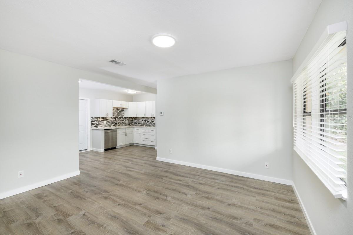 Image 18 of 29 For 3936 Neptune Drive Se