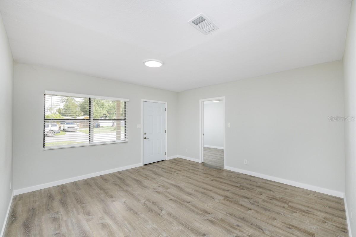 Image 19 of 29 For 3936 Neptune Drive Se