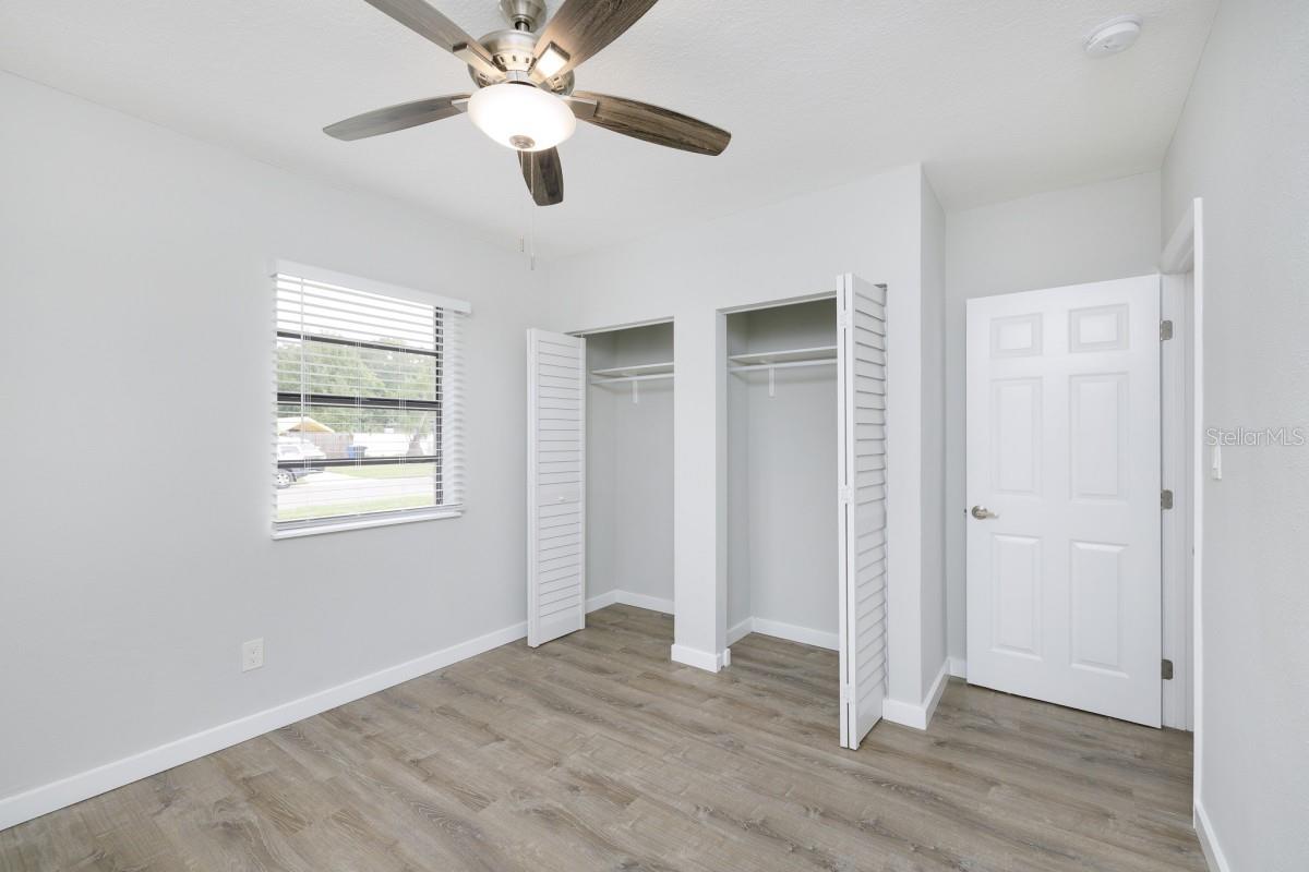 Image 21 of 29 For 3936 Neptune Drive Se