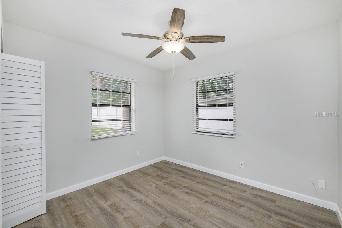 Image 22 of 29 For 3936 Neptune Drive Se