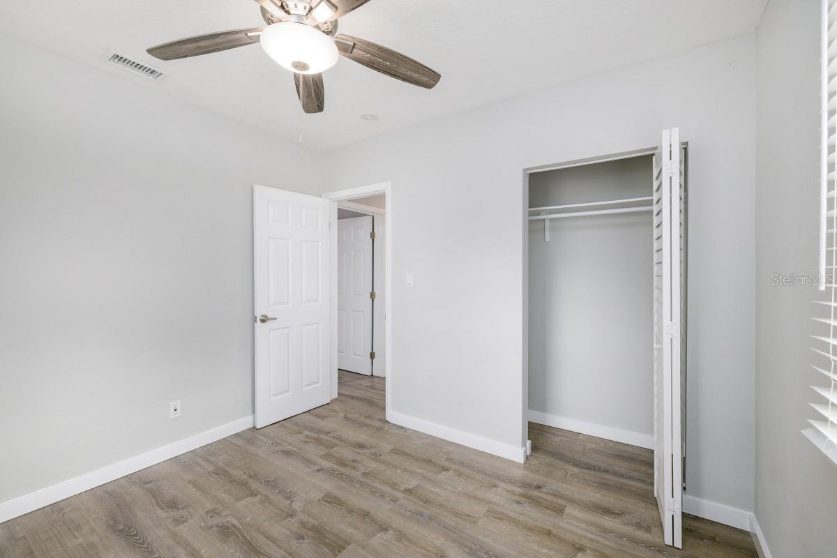 Image 23 of 29 For 3936 Neptune Drive Se