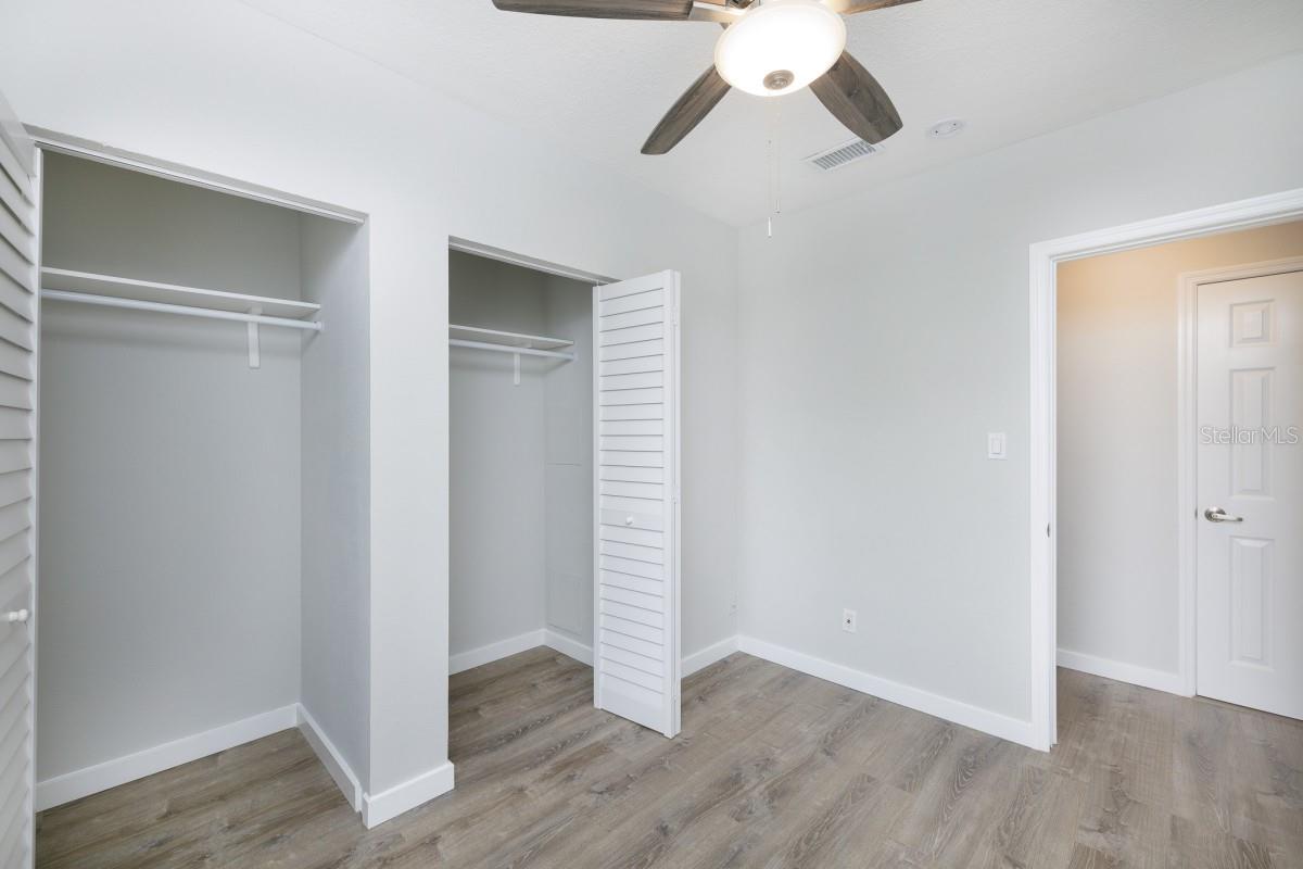 Image 25 of 29 For 3936 Neptune Drive Se