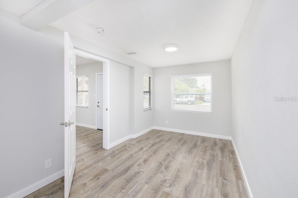 Image 26 of 29 For 3936 Neptune Drive Se