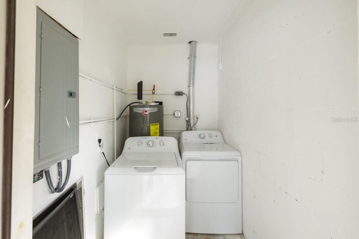 Image 29 of 29 For 3936 Neptune Drive Se