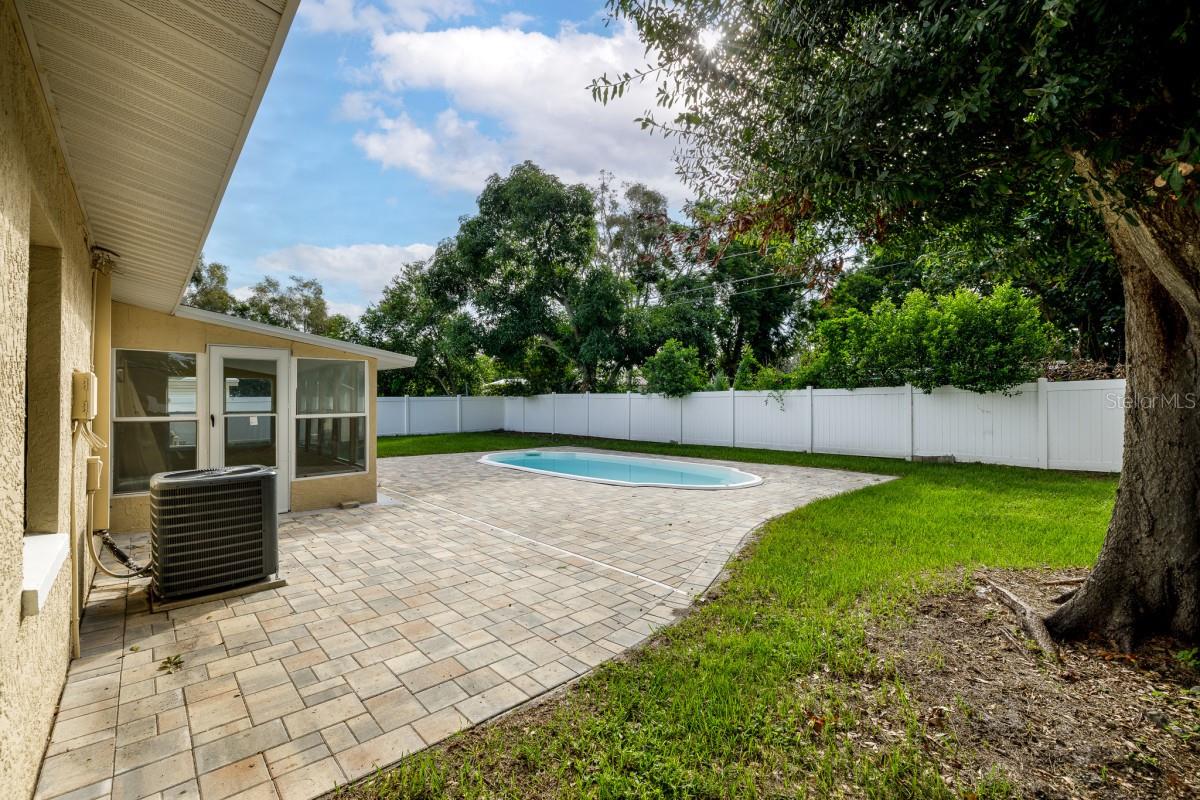 Image 5 of 29 For 3936 Neptune Drive Se