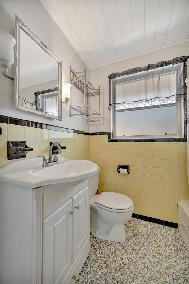 Image 33 of 34 For 5916 3rd Avenue Nw