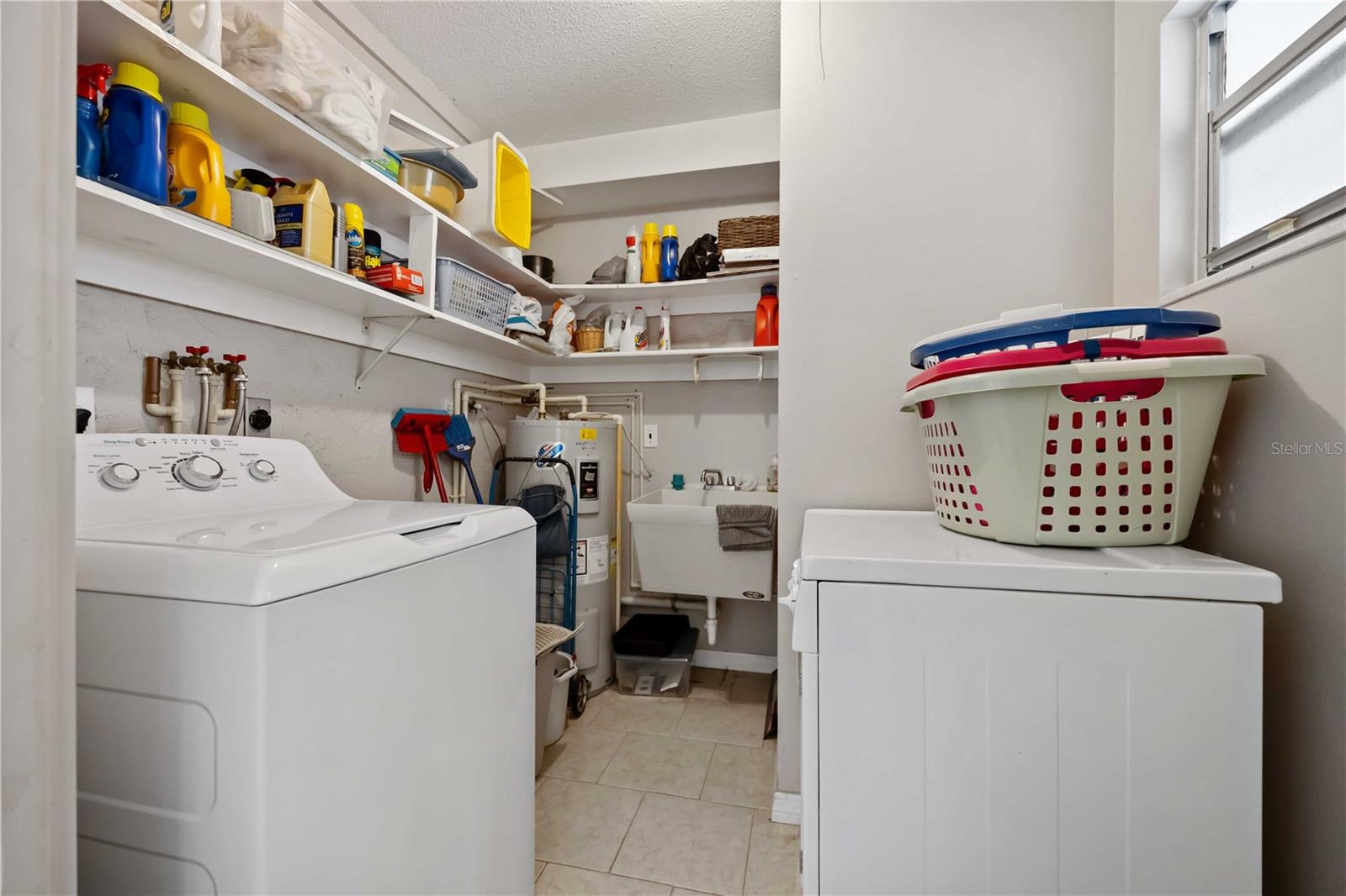 Image 27 of 51 For 3527 Silver Pine Court 82