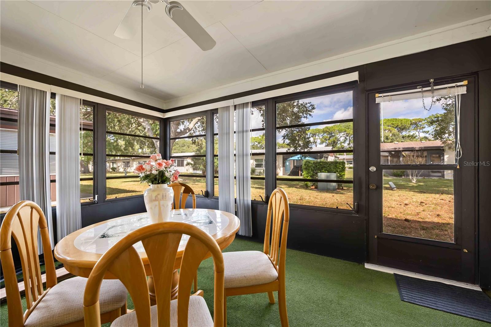 Image 29 of 51 For 3527 Silver Pine Court 82